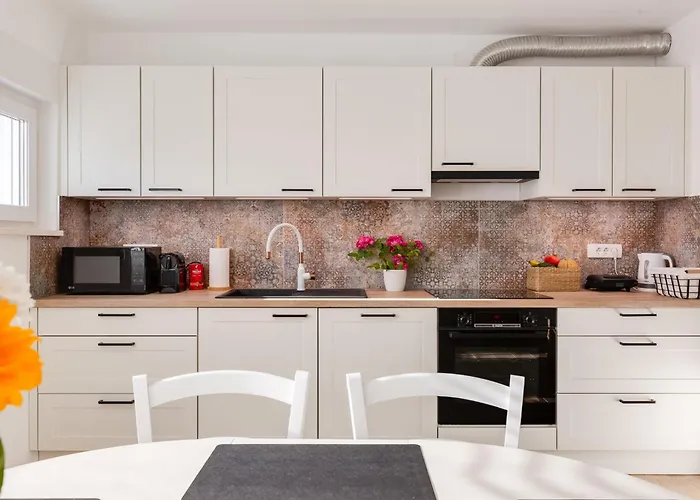 Sea & By Interhome