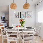 Sea & By Interhome شقة *