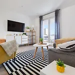 Sea & By Interhome شقة