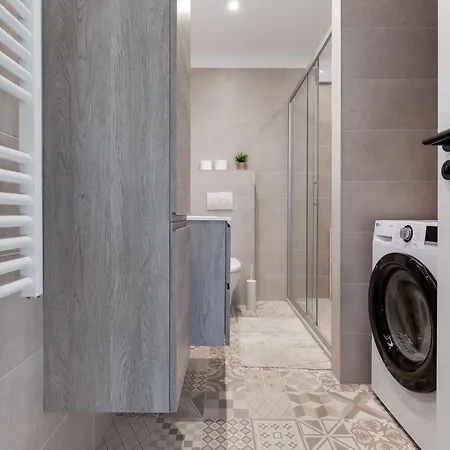 Sea & By Interhome