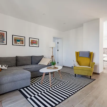 Sea & By Interhome