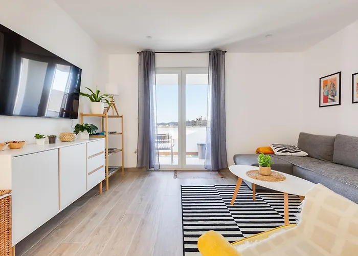 Sea & By Interhome زادار