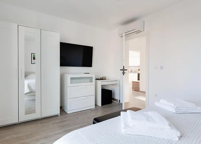 Sea & By Interhome * زادار